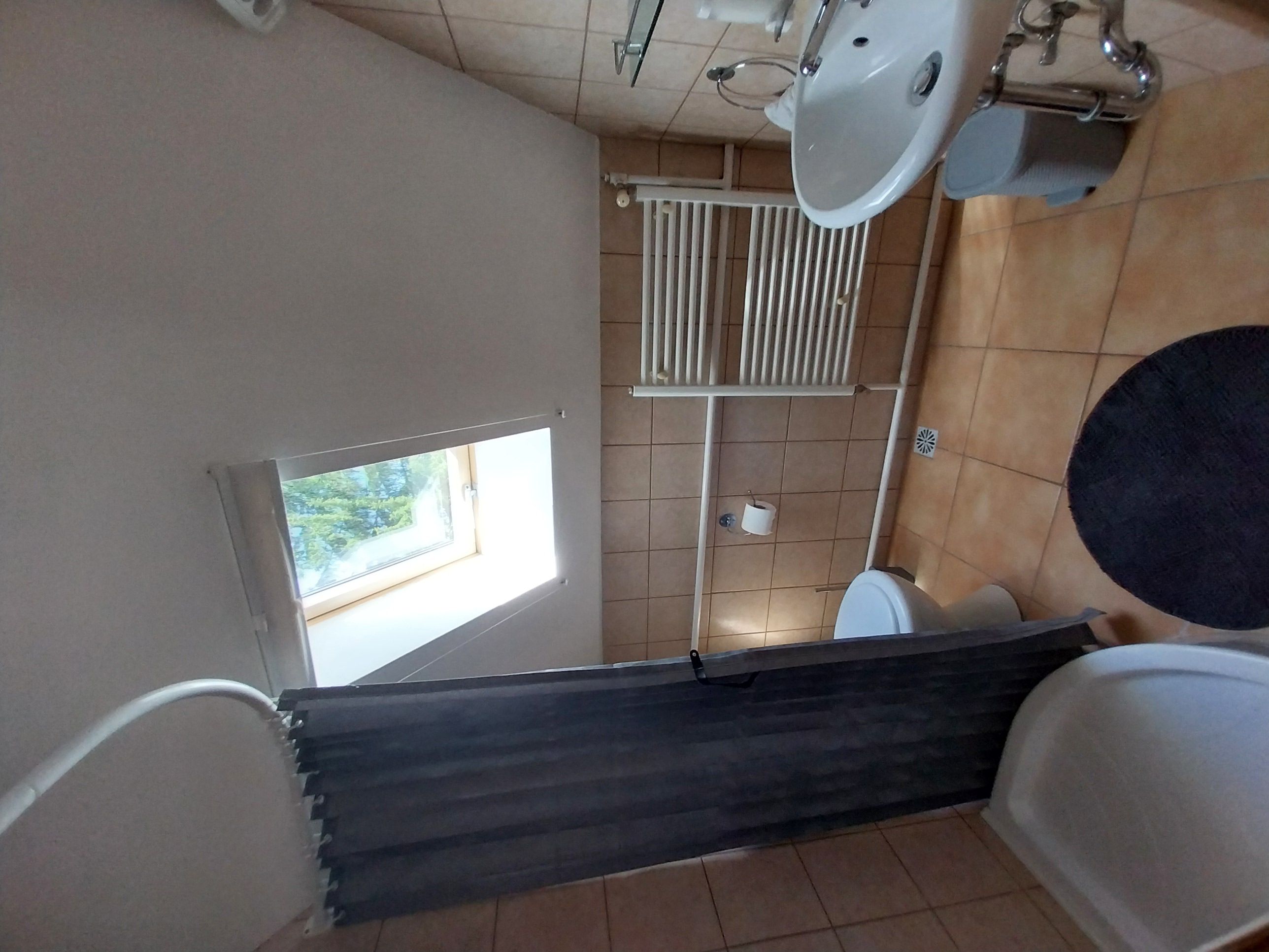 Emeleti szoba (2 ágyas) fürdő